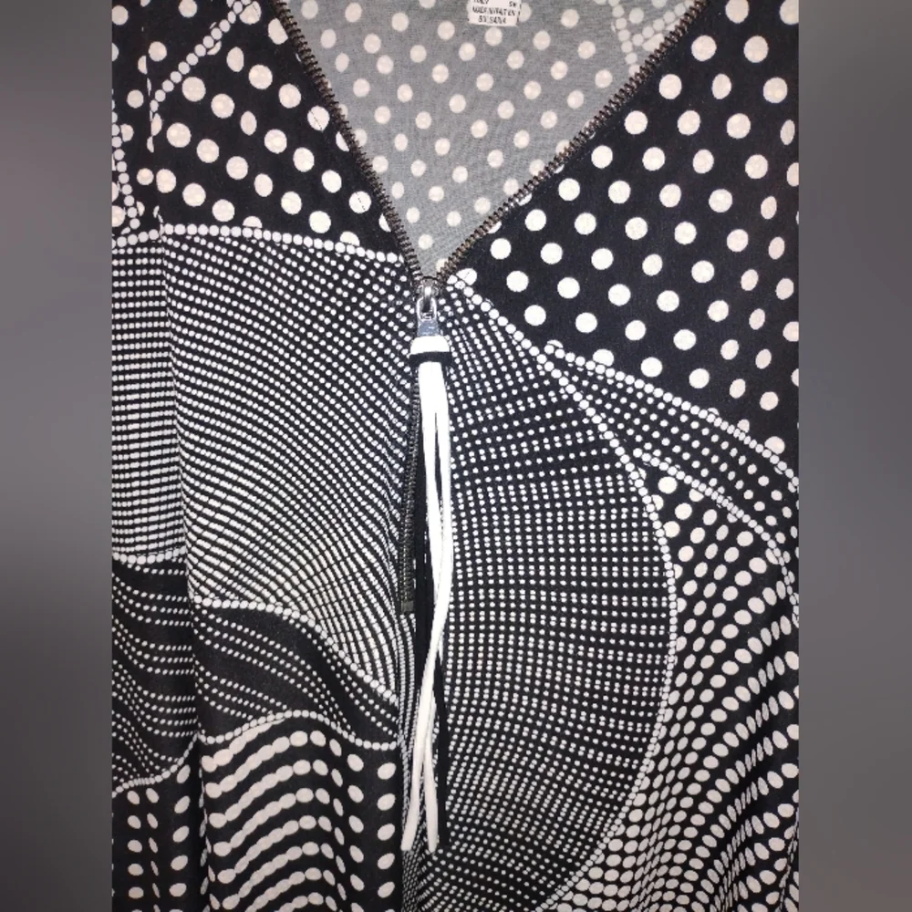 Joseph Ribkoff Monochrome Geometric Top - Picture 3 of 6